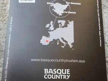 Folleto de Turismo de Euskadi con la región ubicada en Castilla-La Mancha Folleto de Turismo de Euskadi con la región ubicada en Castilla-La Mancha