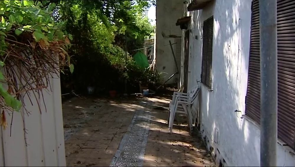 Los propietarios de once viviendas de Tomares  denuncias robos y destrozos