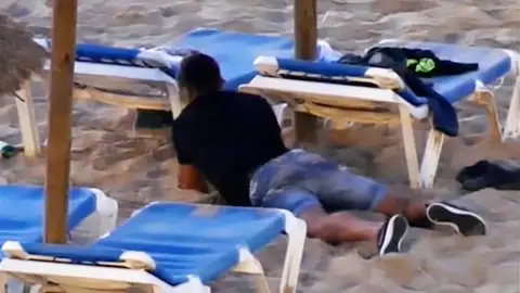 Un canal de Youtube muestra los robos a los turistas en Magaluf Un canal de Youtube muestra los robos a los turistas en Magaluf