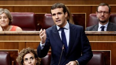 Casado exige a Sánchez convocar elecciones y el presidente le acusa de hacerse oposición a sí mismo