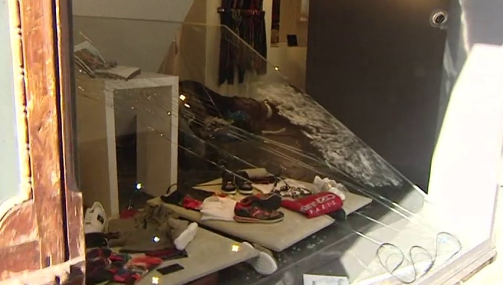 Imagen de un alunizaje en una tienda de Sitges