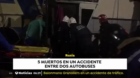Cinco personas mueren en un accidente entre dos autobuses en Rusia Cinco personas mueren en un accidente entre dos autobuses en Rusia