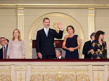 Los Reyes, recibidos con ovación a su regreso a la apertura de temporada del Teatro Real Los Reyes, recibidos con ovación a su regreso a la apertura de temporada del Teatro Real