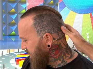 Los increíbles tatuajes de Sergio dejan un reto pendiente en 'La ruleta de la suerte'