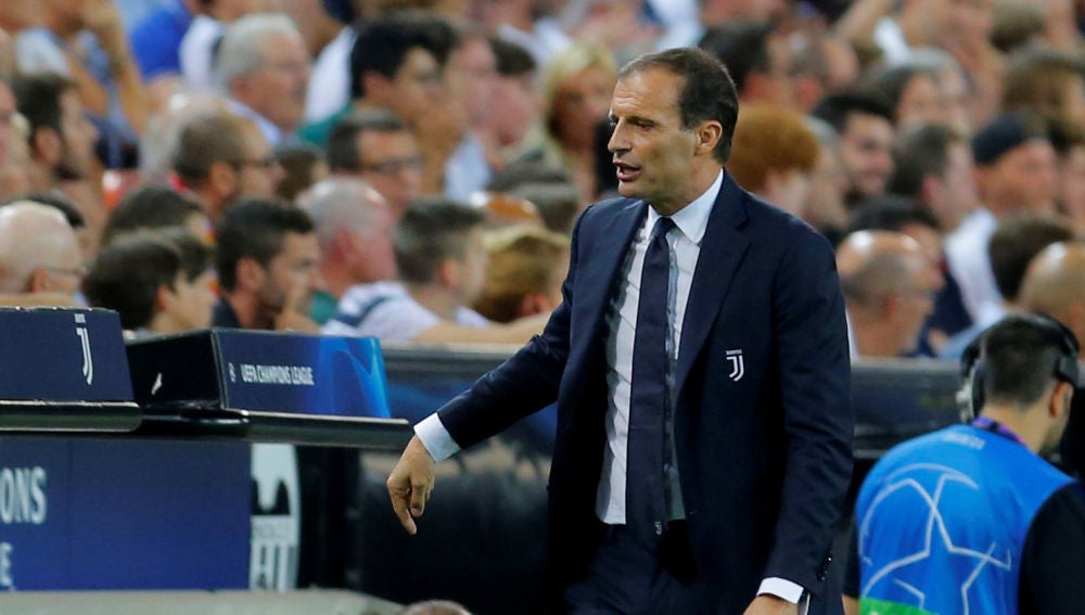 Massimiliano Allegri, en la banda de Mestalla