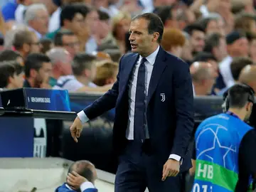 Massimiliano Allegri, en la banda de Mestalla Massimiliano Allegri, en la banda de Mestalla