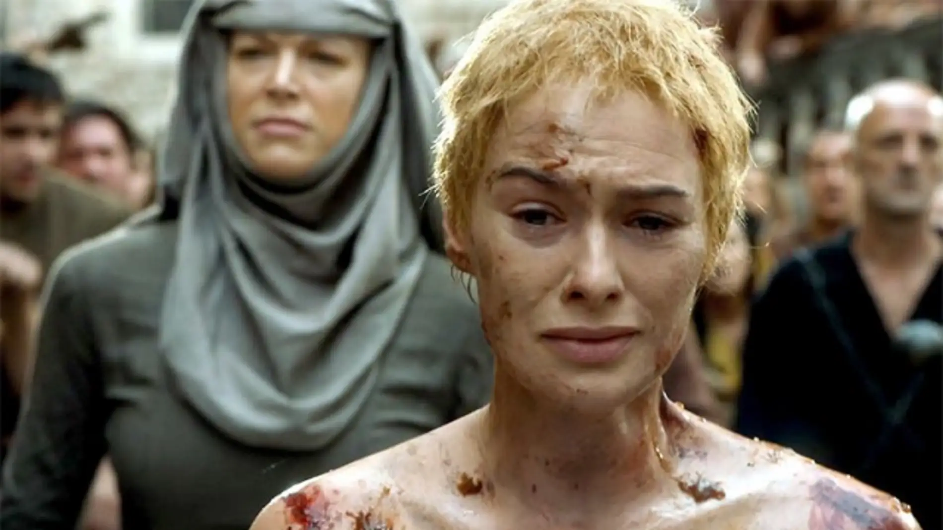 Cersei en el final de la quinta temporada con septa Unella