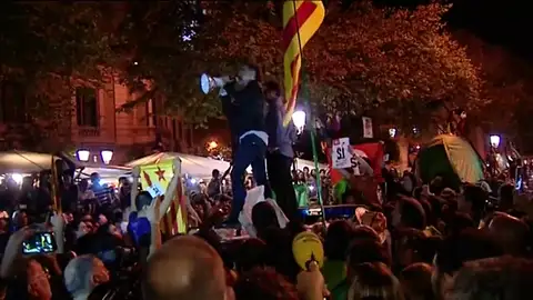 Los independentistas rememoran las protestas que llevaron a la cárcel a "los Jordis" Los independentistas rememoran las protestas que llevaron a la cárcel a "los Jordis"