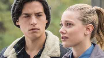Cole Sprouse y Lili Reinhart en 'Riverdale'