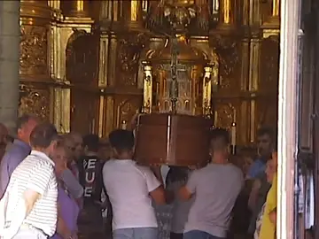 Dolor y emoción en el funeral por las víctimas del triple asesinato de Cáseda Dolor y emoción en el funeral por las víctimas del triple asesinato de Cáseda