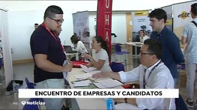 Más de 100 de empresas participan en una feria de empleo en Valencia