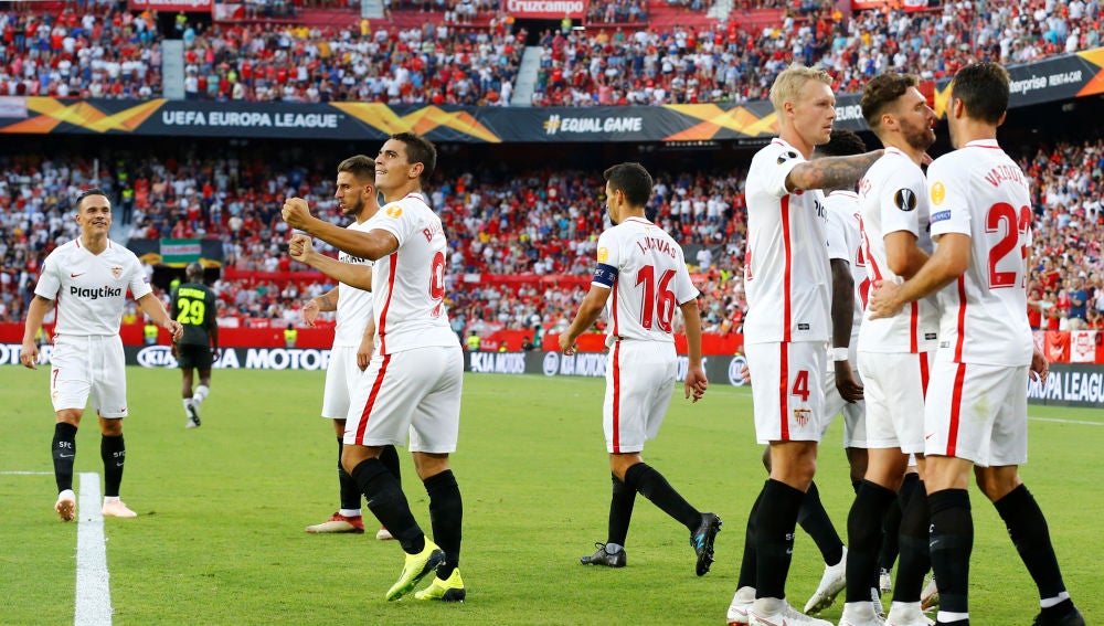 Ben Yedder celebra uno de sus dos goles ante el Standard de Lieja