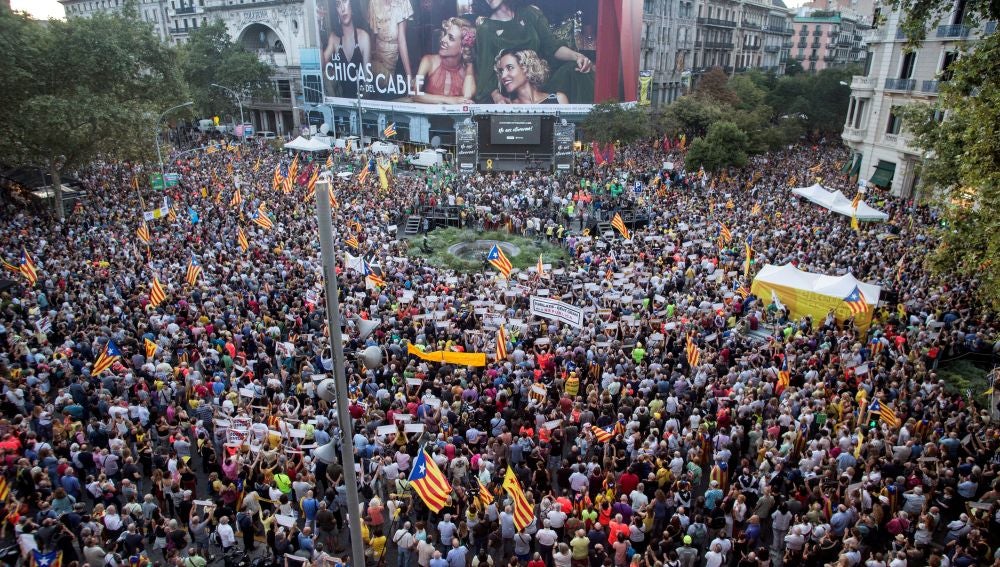Aspecto del acto que organizan la ANC y Òmnium Cultural en Barcelona