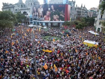 Aspecto del acto que organizan la ANC y Òmnium Cultural en Barcelona