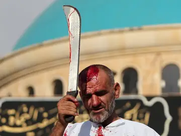 Un chií celebrando la festividad de la Ashura en Líbano Un chií celebrando la festividad de la Ashura en Líbano