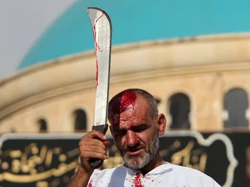 Un chií celebrando la festividad de la Ashura en Líbano Un chií celebrando la festividad de la Ashura en Líbano
