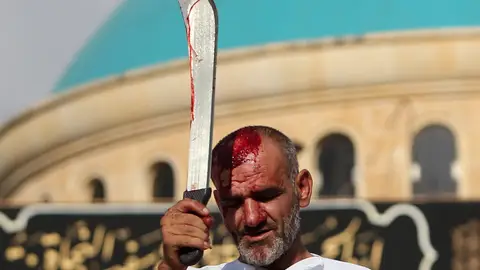 Un chií celebrando la festividad de la Ashura en Líbano Un chií celebrando la festividad de la Ashura en Líbano