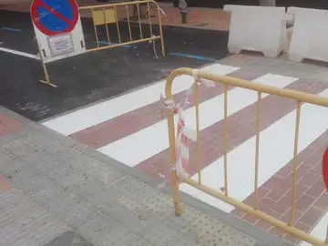 El paso de peatones pintado al revés El paso de peatones pintado al revés