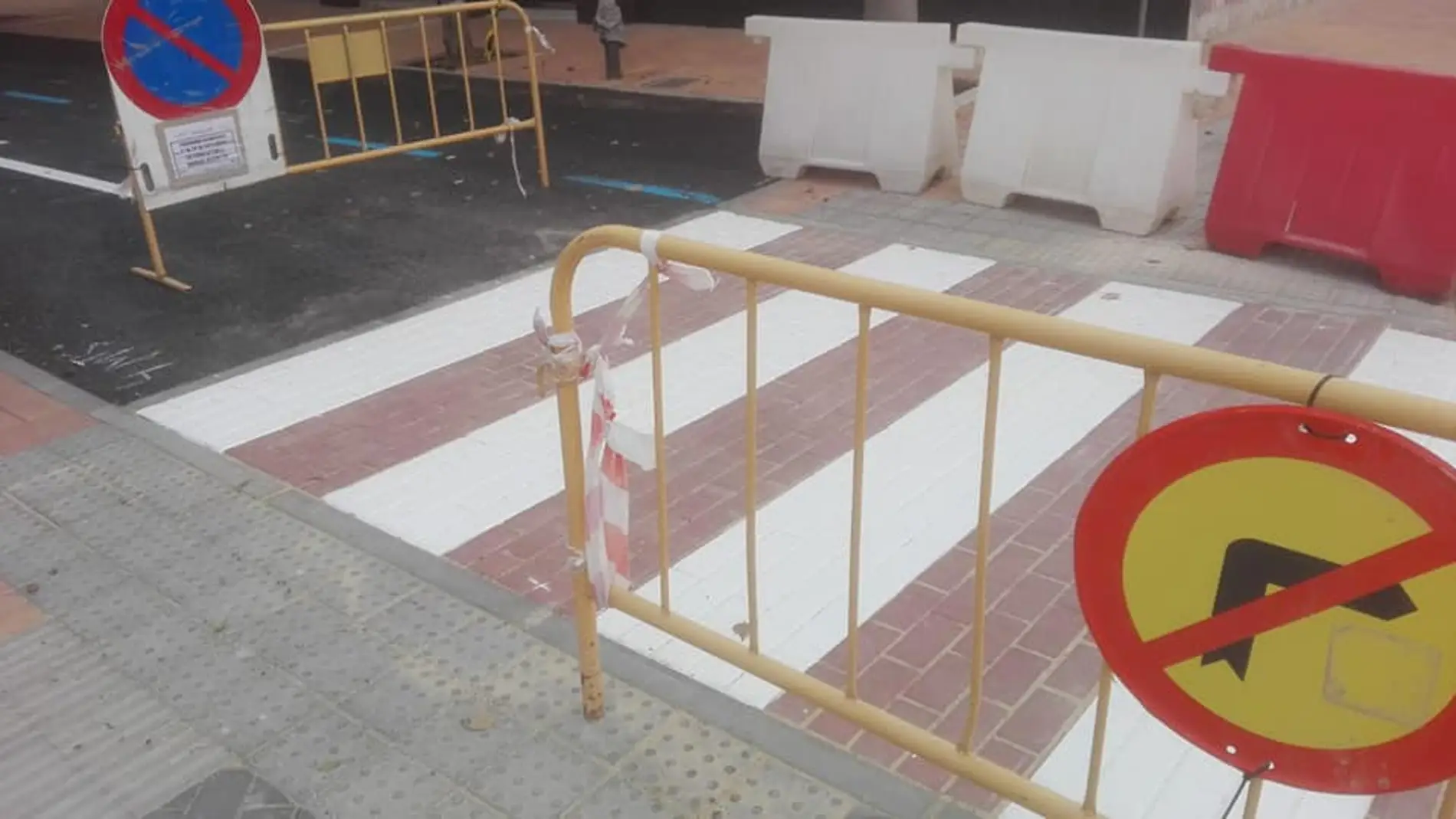 El paso de peatones pintado al revés El paso de peatones pintado al revés