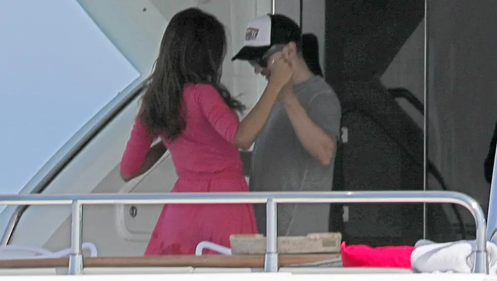 Jorge Lorenzo bailando en el yate con su chica