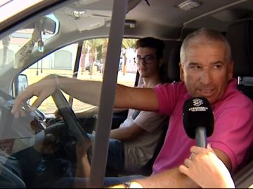 Los estudiantes de Sevilla acuden a clase en taxis compartidos 