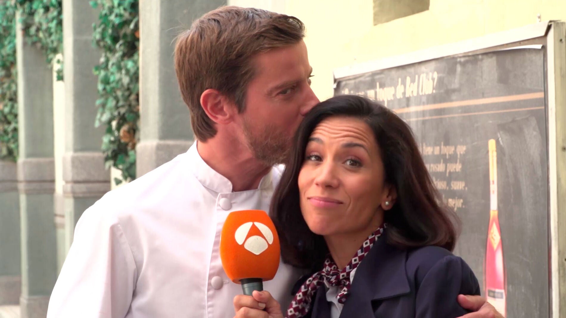 Itziar Miranda y Manu Baqueiro revelan qu&eacute; les deparar&aacute; el 1975 a sus personajes en la s&eacute;ptima temporada: "Seguiremos muy enamorados"