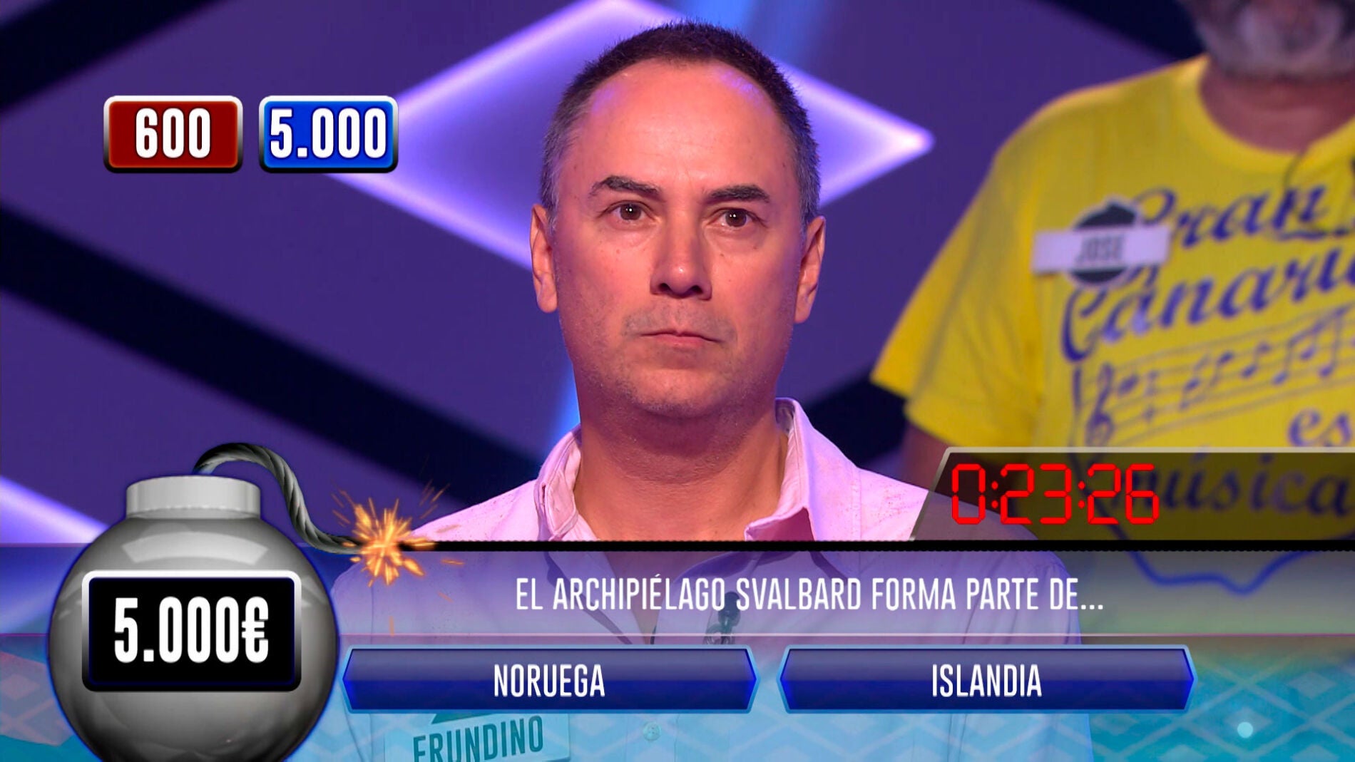 Erundino, muy concentrado, responde correctamente todas las preguntas de la bomba clasificatoria de '&iexcl;Boom!'