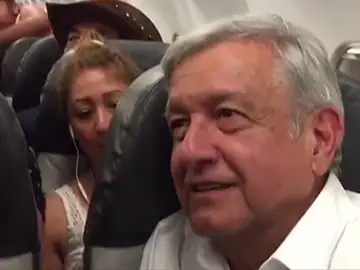 López Obrador ironiza con vender el avión presidencial y dormir en una hamaca en la sede del Gobierno López Obrador ironiza con vender el avión presidencial y dormir en una hamaca en la sede del Gobierno
