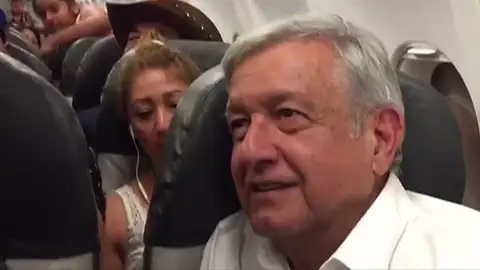 López Obrador ironiza con vender el avión presidencial y dormir en una hamaca en la sede del Gobierno López Obrador ironiza con vender el avión presidencial y dormir en una hamaca en la sede del Gobierno