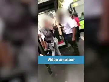 Un conductor abofetea con fuerza a un adolescente por cruzar mal la calle Un conductor abofetea con fuerza a un adolescente por cruzar mal la calle