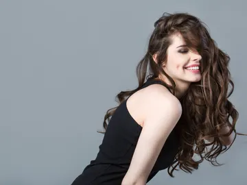 Mujer con melena Mujer con melena