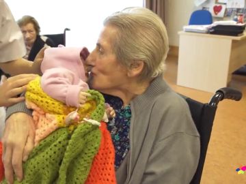 REEMPLAZO Un bebé terapeútico y otras técnicas para retrasar el deterioro en enfermos de Alzheimer REEMPLAZO Un bebé terapeútico y otras técnicas para retrasar el deterioro en enfermos de Alzheimer