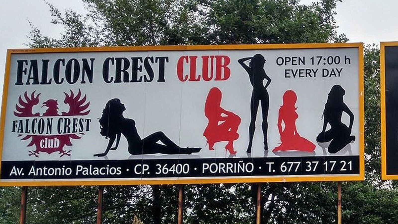 Exigen la retirada de una valla con publicidad de un prostíbulo en Vigo 