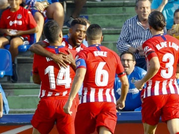Lemar celebra un gol del Atlético