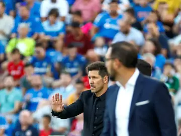 Simeone da indicaciones en la banda Simeone da indicaciones en la banda