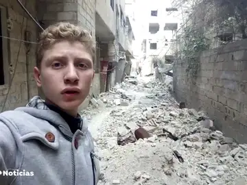 Un reportero sirio de 16 años muestra al mundo el horror de la guerra a través de las redes sociales Un reportero sirio de 16 años muestra al mundo el horror de la guerra a través de las redes sociales