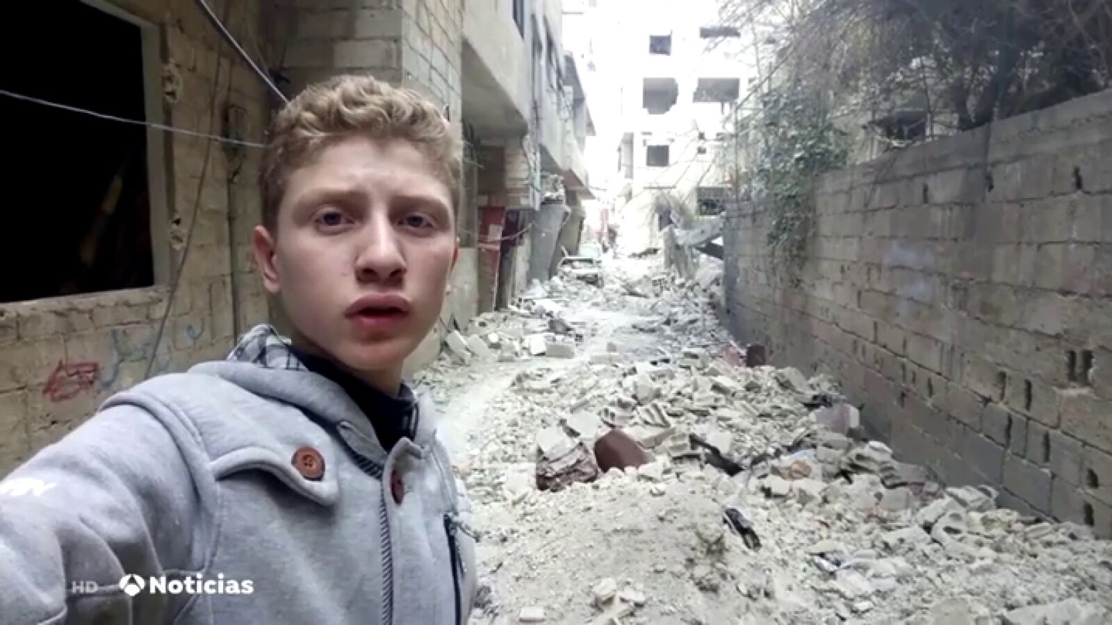 Un reportero sirio de 16 años muestra al mundo el horror de la guerra a través de las redes sociales 