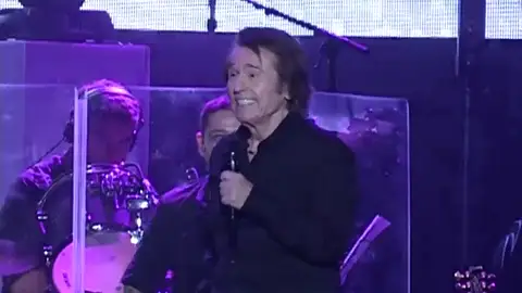 Raphael triunfa en Madrid y mantiene el aforo completo con su gira 'Loco por cantar' Raphael triunfa en Madrid y mantiene el aforo completo con su gira 'Loco por cantar'