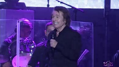 Raphael triunfa en Madrid y mantiene el aforo completo con su gira 'Loco por cantar'
