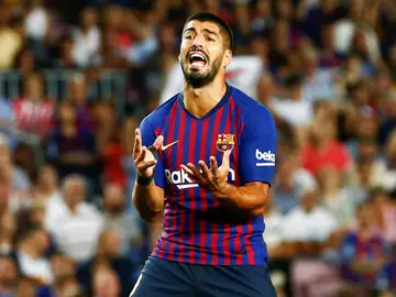 Luis Suárez protesta Luis Suárez protesta