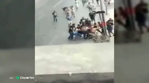 "¡Ay Dios mío... lo dejaron muerto ya!" Las impactantes imágenes del linchamiento del hincha de Tigres "¡Ay Dios mío... lo dejaron muerto ya!" Las impactantes imágenes del linchamiento del hincha de Tigres