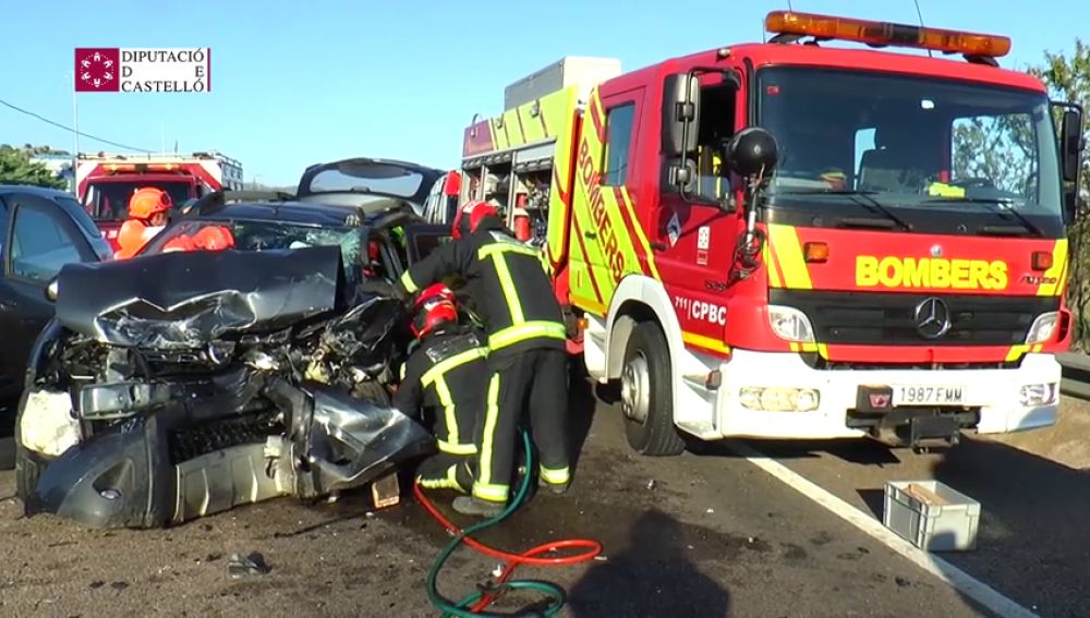 Brutal accidente de tráfico en Castellón con cinco vehículos implicados