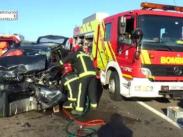Brutal accidente de tráfico en Castellón con cinco vehículos implicados Brutal accidente de tráfico en Castellón con cinco vehículos implicados