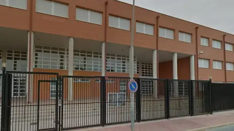 Imagen de la fachada del IES Torrevigía Imagen de la fachada del IES Torrevigía