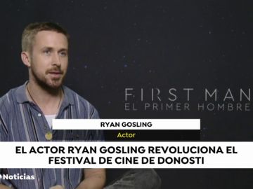 Ryan Gosling emula a Armstrong en la Luna y rechaza las críticas de Trump: "La película habla por sí sola" Ryan Gosling emula a Armstrong en la Luna y rechaza las críticas de Trump: "La película habla por sí sola"