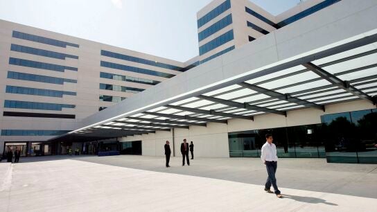 Vista general del nuevo Hospital La Fe de Valencia, donde fueron trasladados los dos ni&ntilde;os