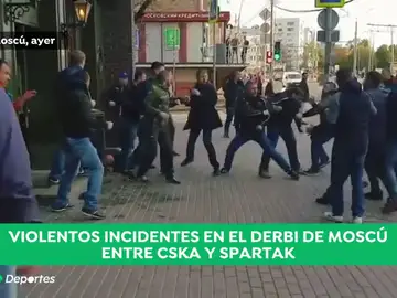 Violenta pelea entre radicales del CSKA y el Spartak en Moscú Violenta pelea entre radicales del CSKA y el Spartak en Moscú