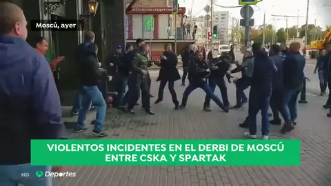 Violenta pelea entre radicales del CSKA y el Spartak en Moscú Violenta pelea entre radicales del CSKA y el Spartak en Moscú