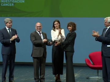 La Reina Letizia agradece a los investigadores españoles el trabajo "serio, solvente, transparente y riguroso" en la lucha contra el cáncer