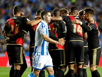 Los jugadores del Rayo celebran el gol de Advíncula frente a la Real Sociedad Los jugadores del Rayo celebran el gol de Advíncula frente a la Real Sociedad